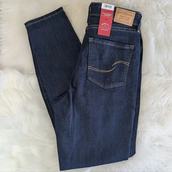 🆕 Levi's Women's Soft Stretch High Waist Skinny Jeans, Classic Dark Wash 27x30 - Picture 2 of 11